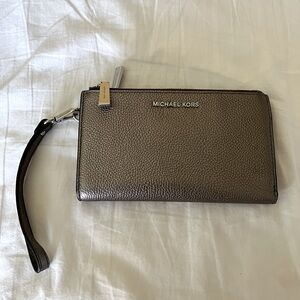 Michael Kors, wristlet, pebbled, leather, color, silver, phone compartment.